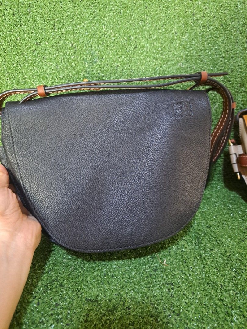 Loewe gate medium bundle (Category: Luxury Bags & Wallets) located in Batangas. Submitted by venus232nd (Listing ID 1284805981, Image 2). Description: prepair nyo nlng c black kya ksama yun mustard na bag.coded c black and genuine leather.wla time magpa ayos.
