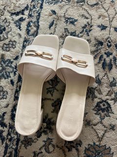 (Category: ) located in . Submitted by occasionalshopper (Listing ID 1284885029, Image 1). Description: .