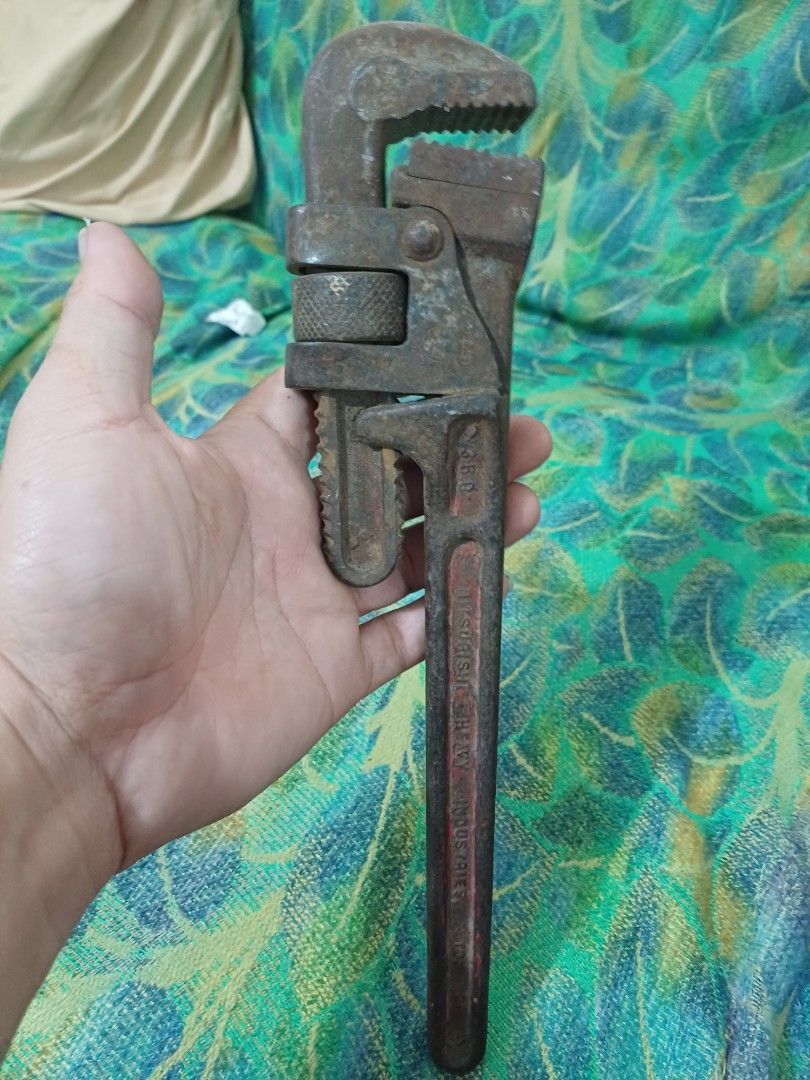 MITSUBISHI ADJUSTABLE PIPE WRENCH (Category: Construction Tools & Equipment) located in Binangonan. Submitted by roderickse74371 (Listing ID 1284802654, Image 1). Description: mitsubishi adjustable pipe wrench made in japan.
