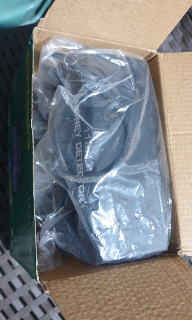 Money Detector (Category: Office & Business Technology) located in Bulacan. Submitted by offmycloset (Listing ID 1284881849, Image 3). Description: money detector not used 100php last price UV light.