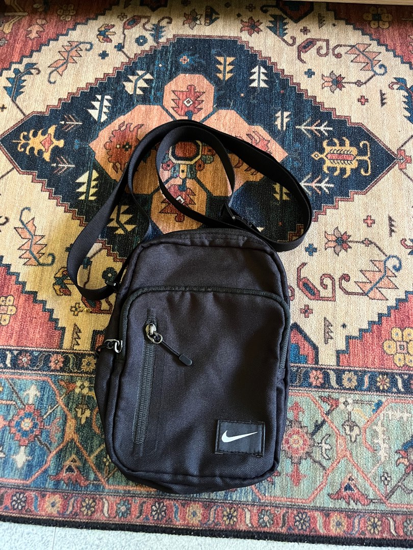 Nike Core Small Items II Slingbag Black