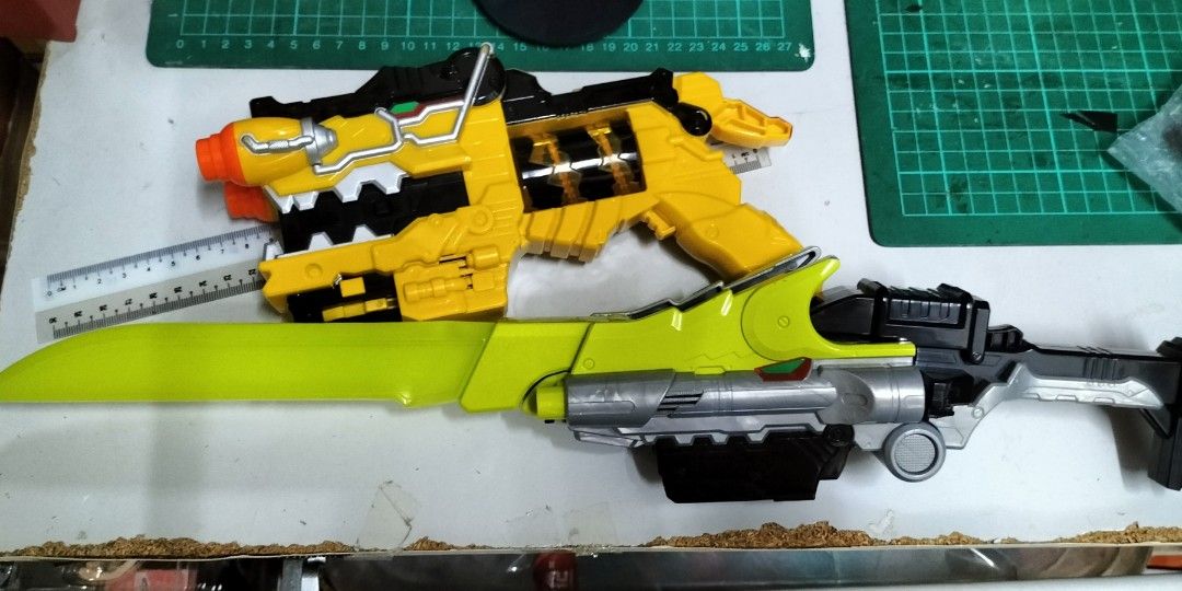 Deluxe dino saber store