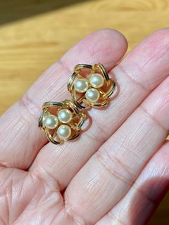 Pretty vintage earrings