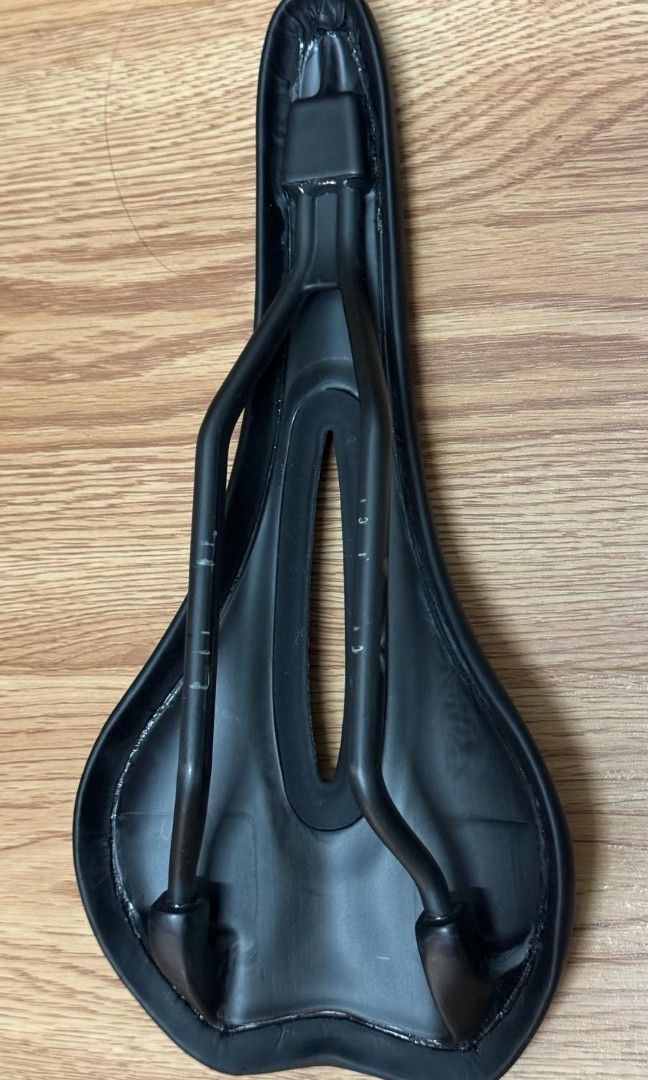 Prime Primavera Carbon Saddle, 運動產品, 單車及配件, 單車- Carousell