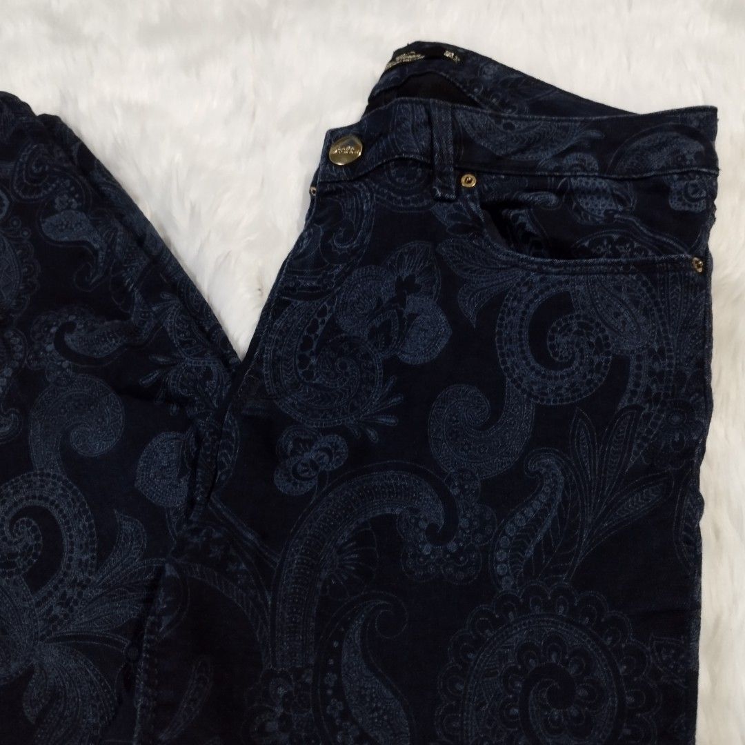 printed skinny (Category: Jeans) located in Makati City. Submitted by cbshop26 (Listing ID 1284802896, Image 3). Description: good as new maganda fitting size 26 to 28.