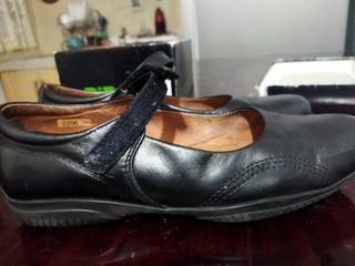 School shoes size 5