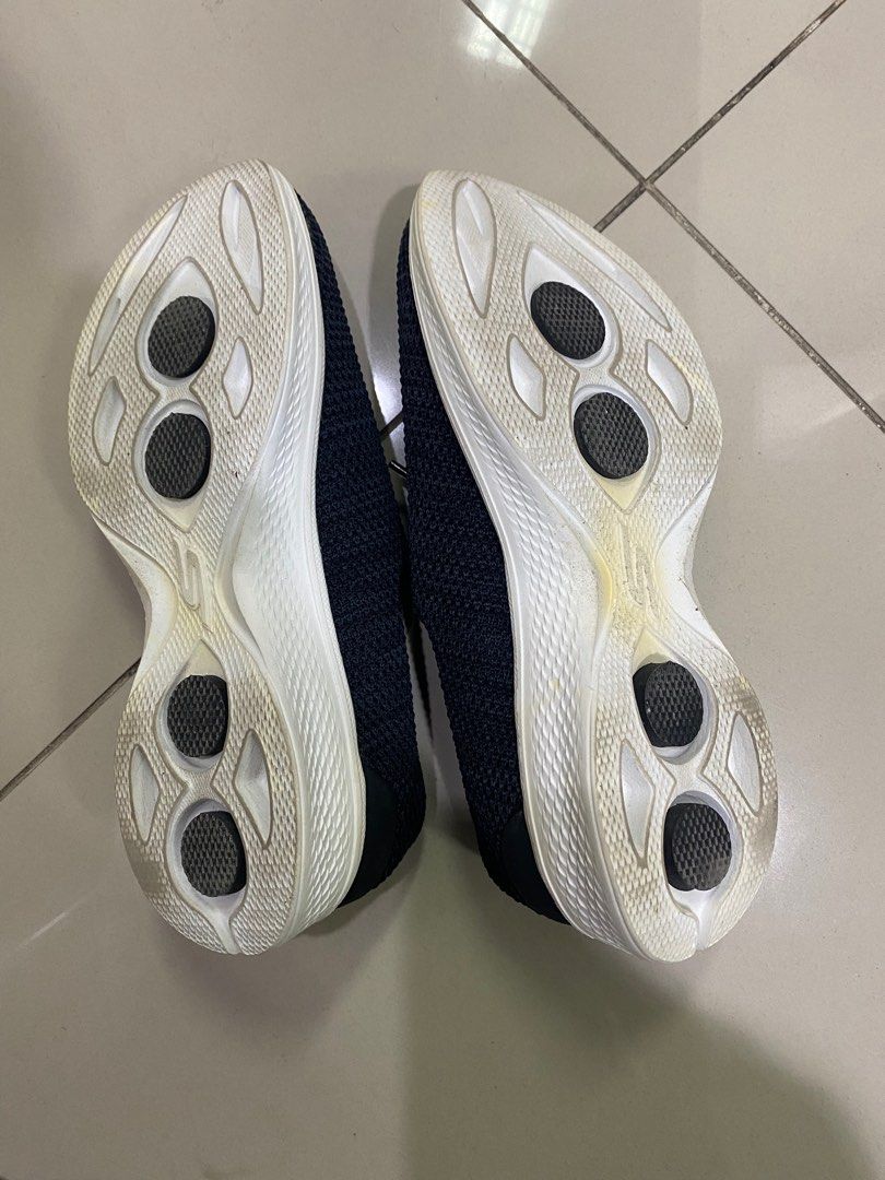 Skechers Goga Max Shoes, Fesyen Wanita, Sepatu di Carousell