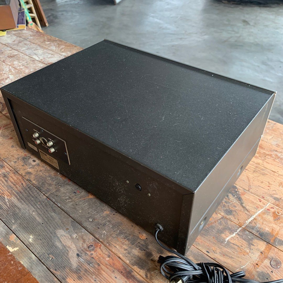 Teac (Category: Other Audio Equipment) located in Bandar Hilir. Submitted by stevesenghockbeng (Listing ID 1284875366, Image 3). Description: Teac A-303 stereo cassette deck Appearance condition is very new Can on, lightin of VU meter ok too but cassette can’t play, don’t know what problem. Prefer cod/selfpick .