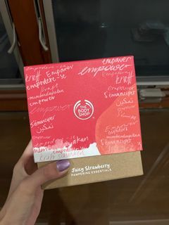 The Body Shop Strawberry Gift Set