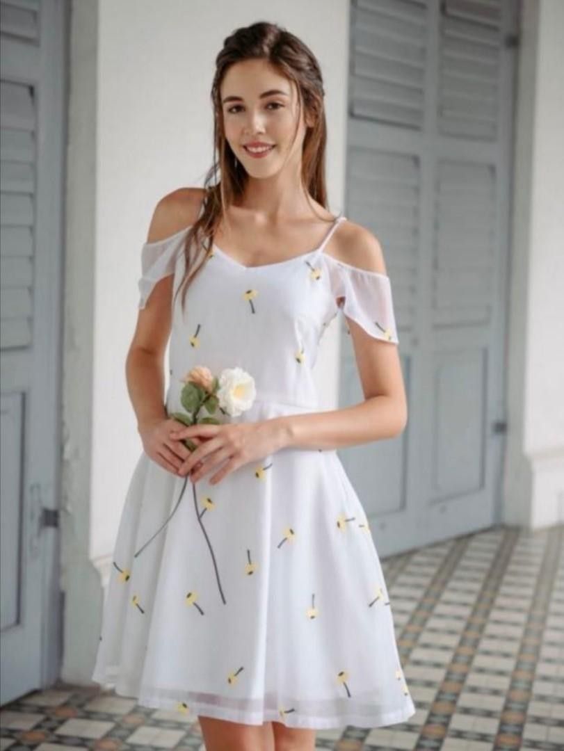 White dress with daisies outlet