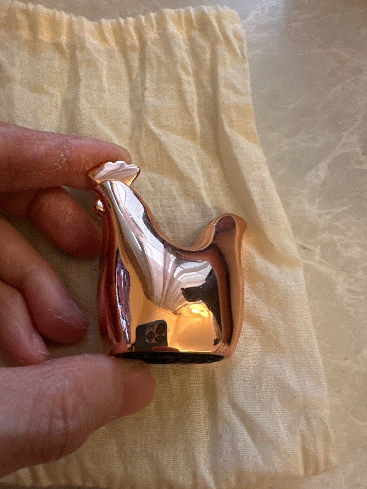 Gold clearance ring holder
