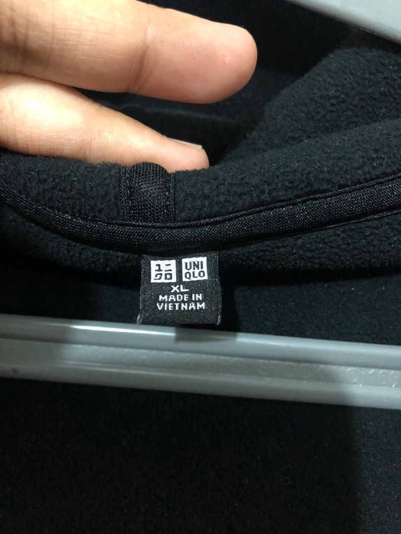 Uniqlo Hooded Fleece Jacket (Category: Coats, Jackets and Outerwear) located in Paranaque City. Submitted by annelp20 (Listing ID 1284861958, Image 3). Description: - Uniqlo Hooded Fleece Jacket - size XL; can fit large to xl frame - very black pa in person - okay for winter season; very warm - with pockets; no issues.