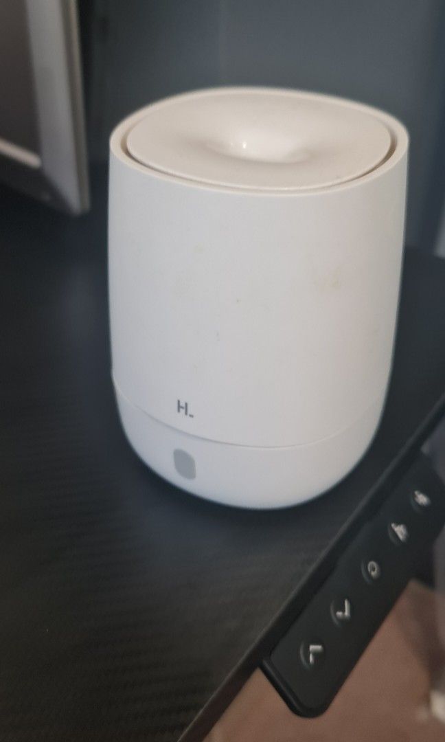 USB C diffuser (Category: Fragrance & Deodorants) located in Singapore. Submitted by madness03 (Listing ID 1284841593, Image 1). Description: still in good working condition condition.