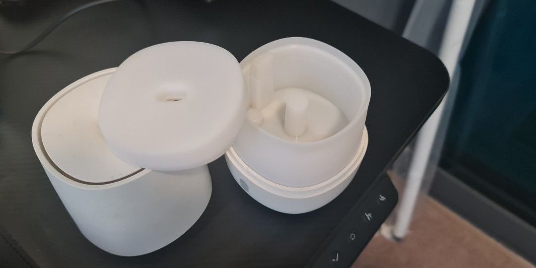 USB C diffuser (Category: Fragrance & Deodorants) located in Singapore. Submitted by madness03 (Listing ID 1284841593, Image 2). Description: still in good working condition condition.