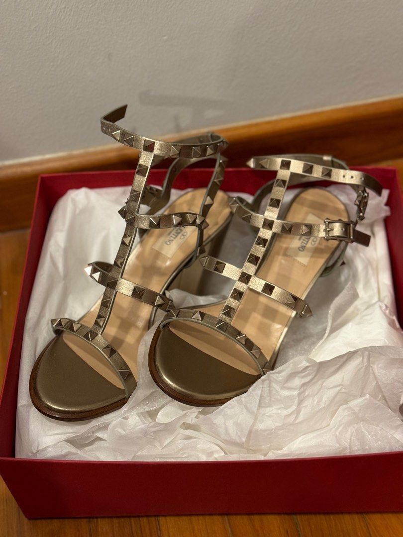 Gold valentino rockstud hotsell sandals