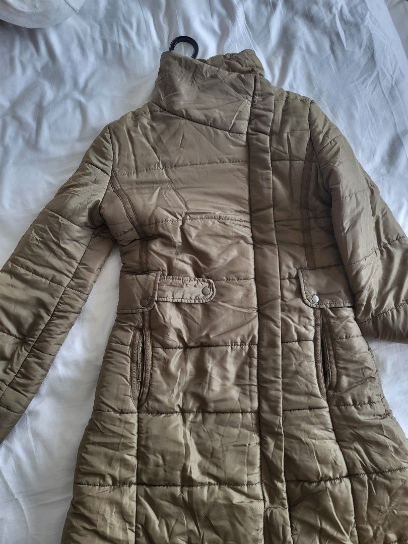 Winter Jacket (Category: Coats, Jackets and Outerwear) located in Singapore. Submitted by yingcarol (Listing ID 1284842690, Image 1). Description: .