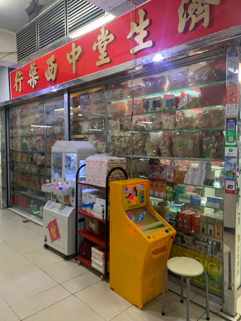 Prime shop location in the mall, facing the street on both sides (can be used as a restaurant or snack bar, near hotel and subway)62863194350595111