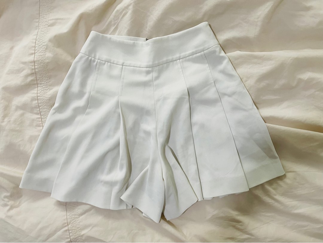 Alice and online olivia white shorts