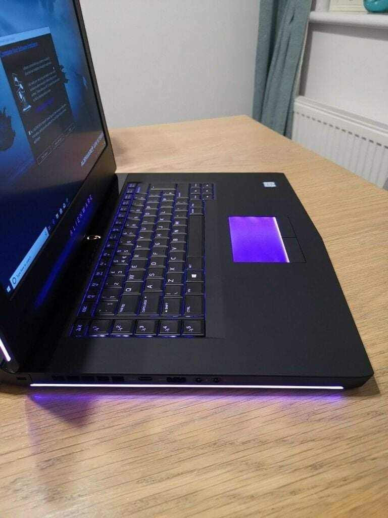 Alienware 15 R3 Core i7 Gaming Laptop (Category: Laptops & Notebooks) located in Lucena. Submitted by makingmarj06205 (Listing ID 1285179871, Image 3). Description: ALiENWARe: �IFS : Alienware 15 R3 Core i7 Laptop �Powerful Laptop for heavy application �For gaming enthusiast. GRAB NA! CONDITION : � Old Stocks. � 2 Units Identical. � Rush selling. First come first served only SPECIFICATION: 15.6 Full HD 1080p Intel Gen i7 6th Gen 6700HQ @ Unlocked