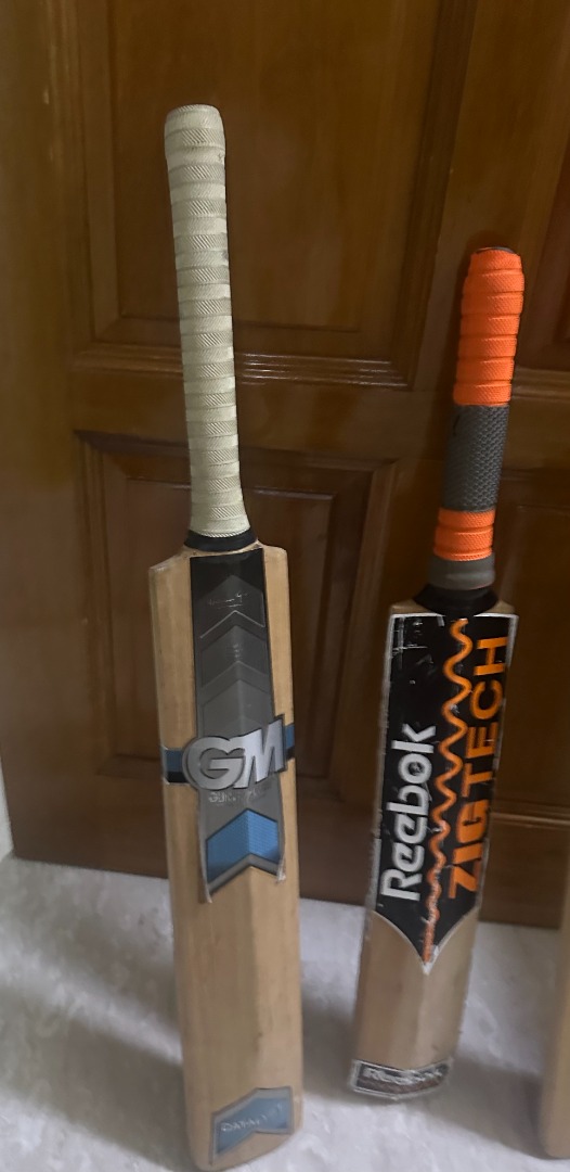 Almost new Cricket Bats Sports Equipment Other Sports Equipment