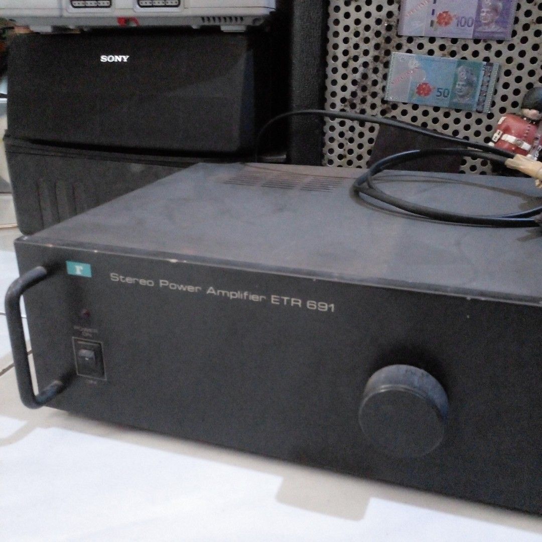 Power Amply rakitan jadul kondisi hidup tapi g keluar suara khusus cod