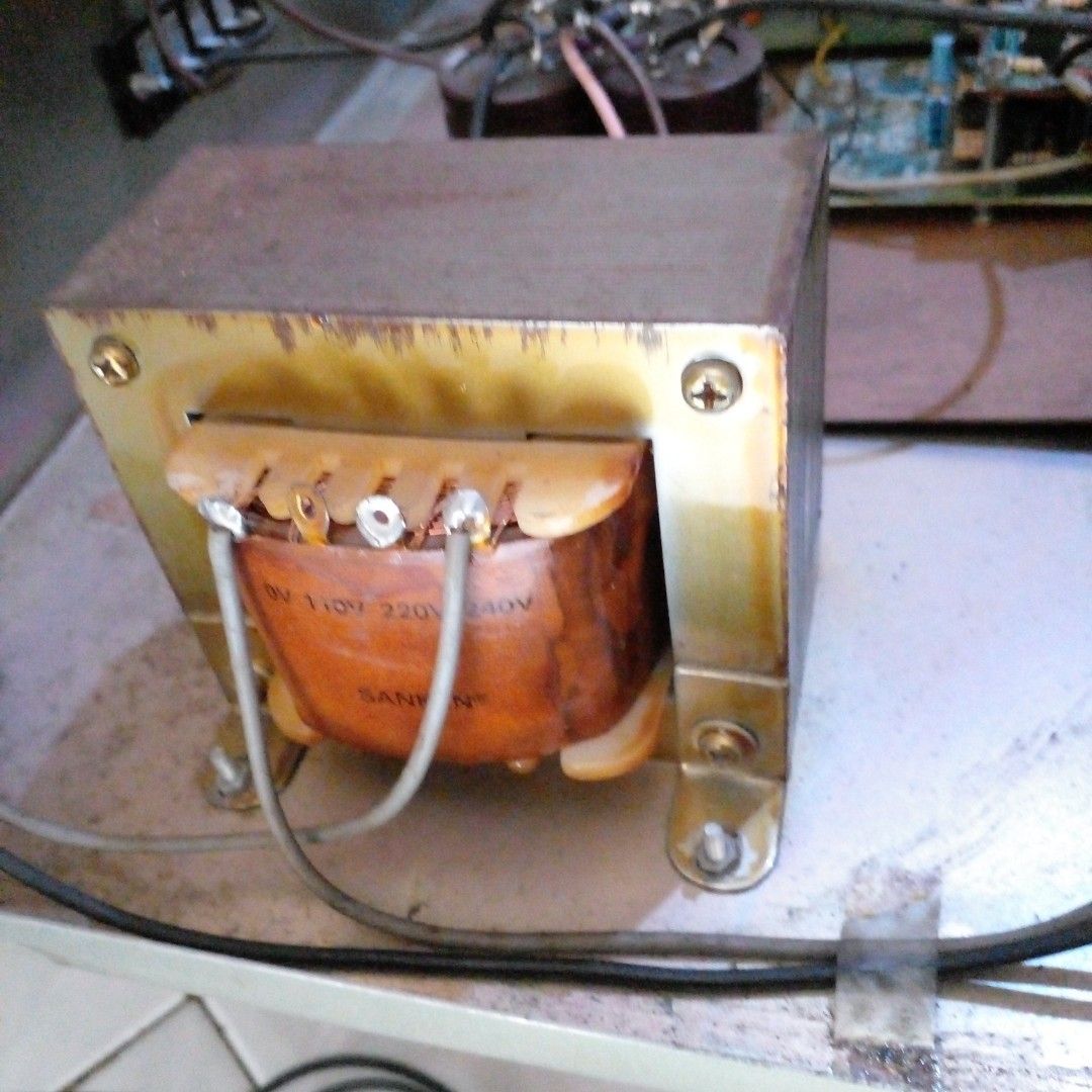 Power Amply rakitan jadul kondisi hidup tapi g keluar suara khusus cod