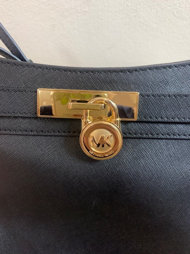 Authentic Michael Kors Black Messenger Bag (original price is Php15k) (Category: Luxury Bags & Wallets) located in Quezon City. Submitted by anjela_ong (Listing ID 1285103271, Image 2). Description: AUTHENTIC BRANDNEW MICHAEL KORS MESSENGER BAG (bought from the US) Original price: $268 with tag (Php15,000) Selling: Php8,000 Hello! Thank you for checking my profile. I’m simplifying my life that’s why I’m decluttering. I’m selling items that I neve
