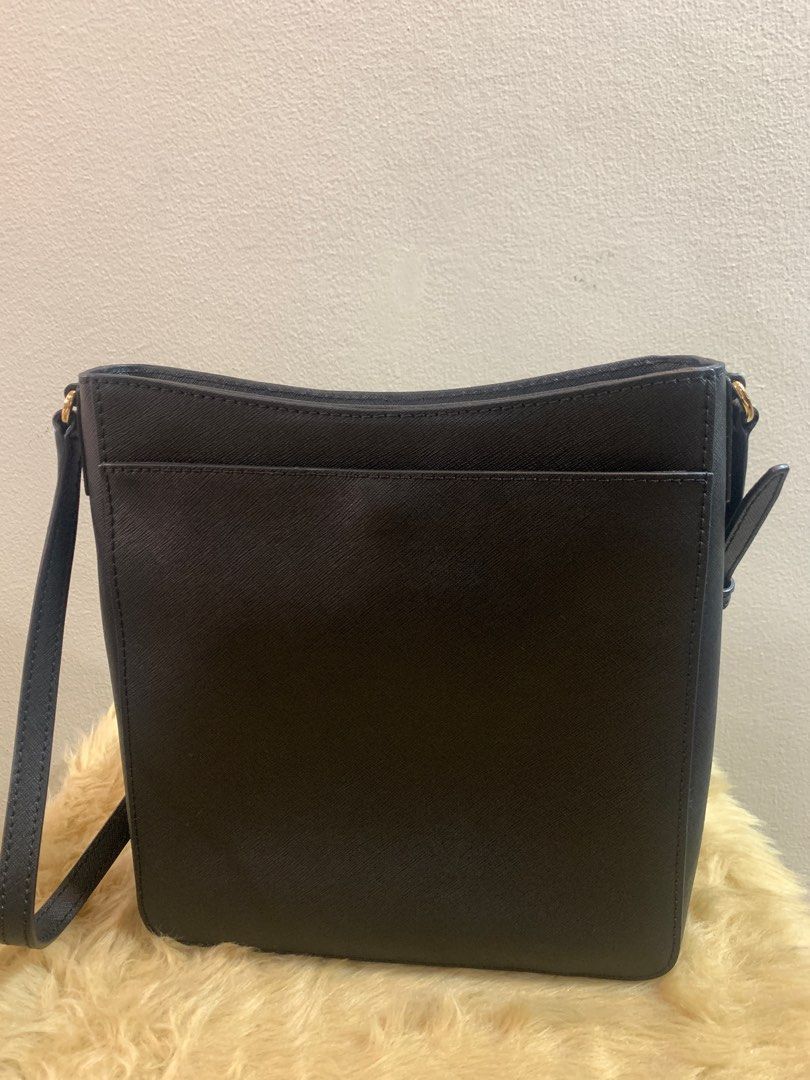Authentic Michael Kors Black Messenger Bag (original price is Php15k) (Category: Luxury Bags & Wallets) located in Quezon City. Submitted by anjela_ong (Listing ID 1285103271, Image 3). Description: AUTHENTIC BRANDNEW MICHAEL KORS MESSENGER BAG (bought from the US) Original price: $268 with tag (Php15,000) Selling: Php8,000 Hello! Thank you for checking my profile. I’m simplifying my life that’s why I’m decluttering. I’m selling items that I neve