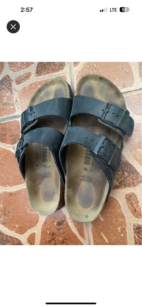 Birkenstock arizona black (Category: Slippers and slides) located in Taguig. Submitted by triaa_ (Listing ID 1285120973, Image 1). Description: Just needs cleaning. No heel drag. Cork sealed already.