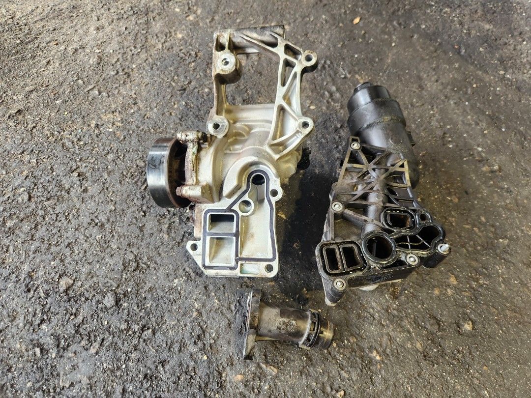 BMW F45 216D Chang Original Water Pump, Thermostat, Oil Filter housing