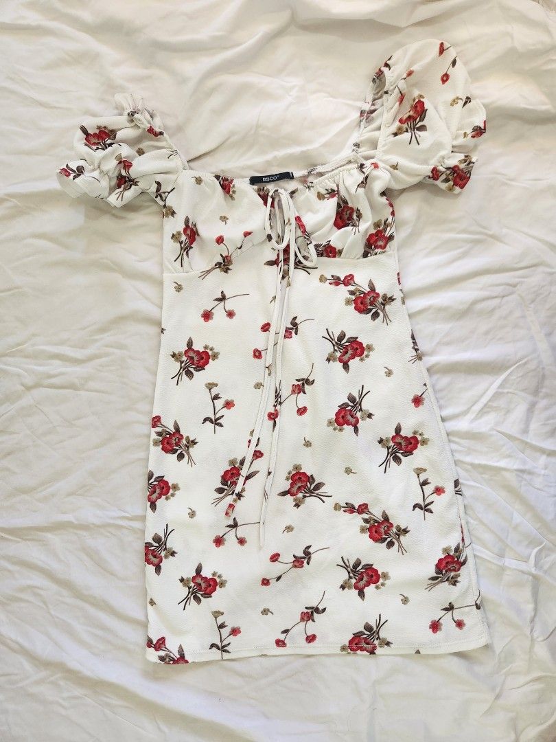 BSCO White floral dress (Category: Dresses) located in Pasig City. Submitted by meownique_ (Listing ID 1285086743, Image 2). Description: Rfs: decluttering.
