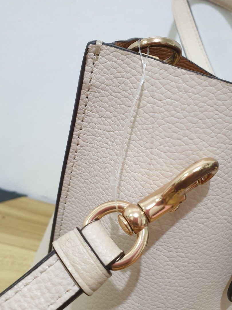 Coach Mollie in Chalk White (Category: Cross-body Bags) located in Dasmarinas. Submitted by kyrsad (Listing ID 1285135248, Image 3). Description: Original..