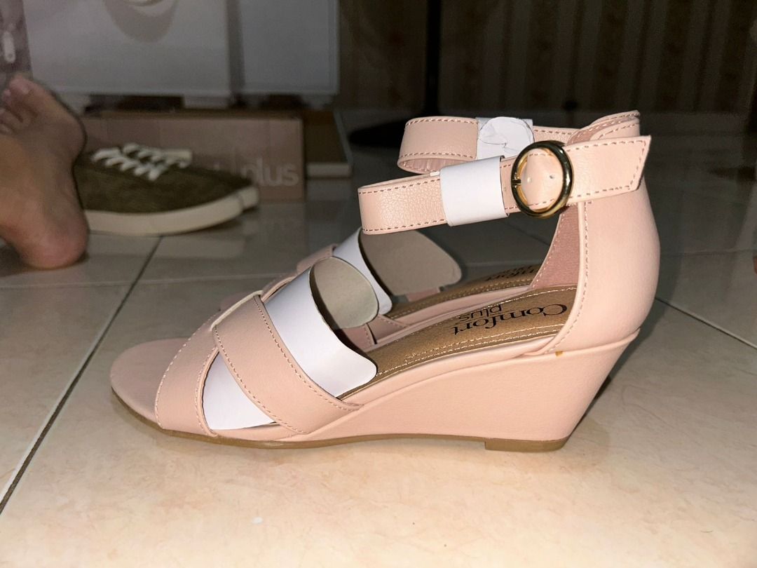 Comfort plus wedges Fesyen Wanita Sepatu di Carousell