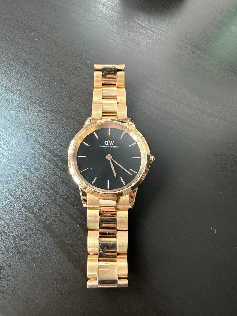 Daniel wellington gold black top