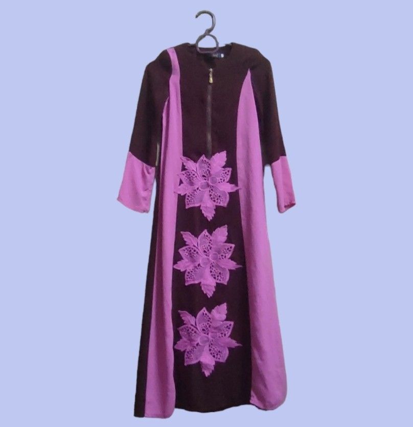 Dress budak/ 9 tahun/ saiz s/ dress Muslimah/ jubah budak / pink / dark  marron, Babies & Kids, Babies & Kids Fashion on Carousell