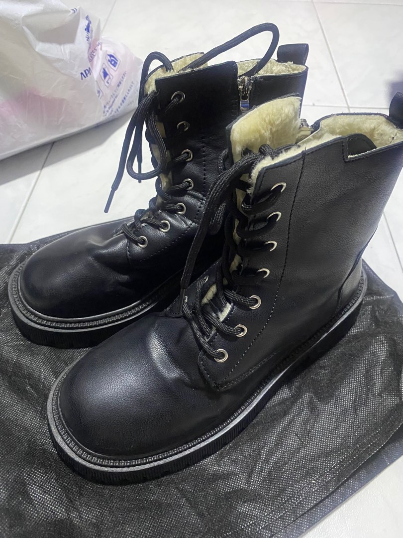 Fur lined hot sale winter boots