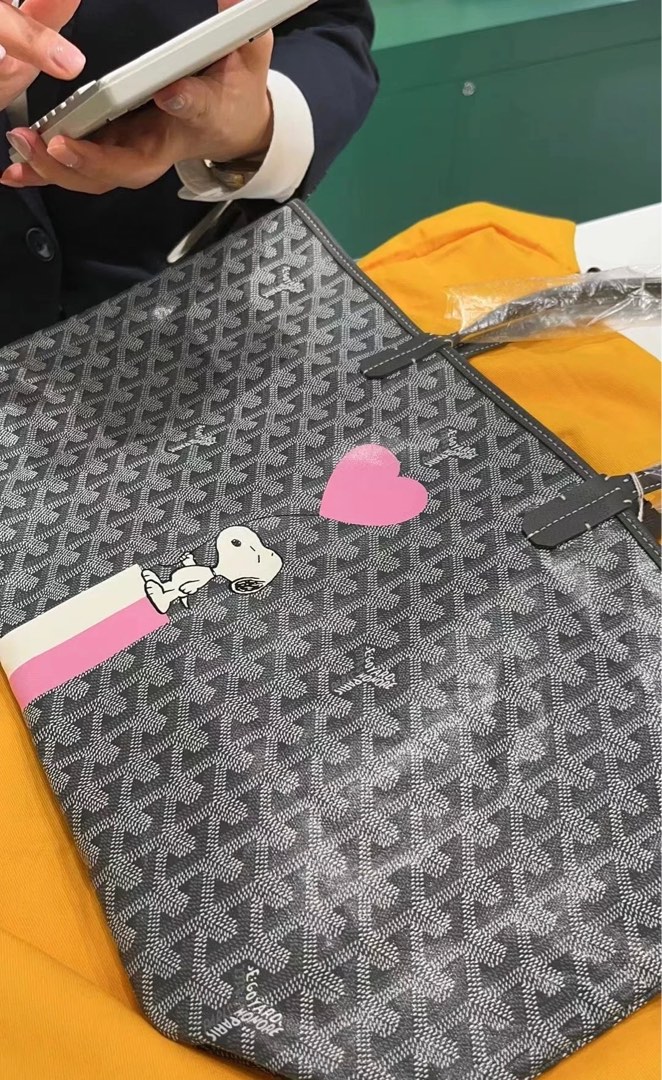 Goyard snoopy bag shop