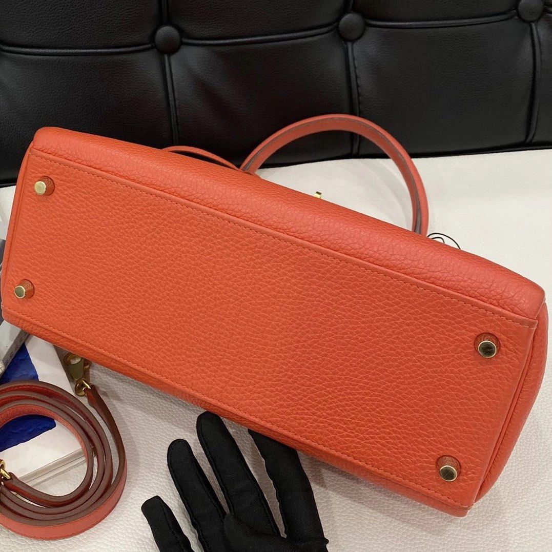 Hermes Kelly 28 (Category: Luxury Bags & Wallets) located in Quezon City. Submitted by __12345 (Listing ID 1285156175, Image 3). Description: - for preorder - 9/10 condition - togo, stamp Q - inclusions: dustbag, key, lock, strap - can do meet ups/delivery - guaranteed authentic or money back - detailed photos available upon request open to other bag requests! just send a pm 💌🛍️.