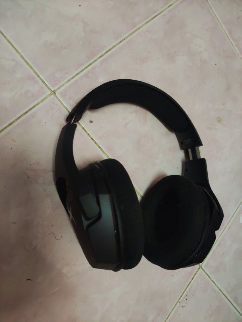 HyperX Cloud Stringer Core Wireless DTS headset (Category: Headphones & Headsets) located in Temerloh. Submitted by muhdfakhri0513 (Listing ID 1285063935, Image 2). Description: wireless 7.1 surround sound for ps4 headphone wireless.