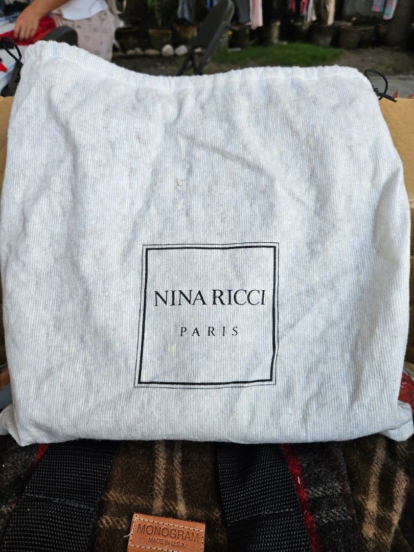 Japan Bags Box Mix (Category: Luxury Bags & Wallets) located in Iloilo. Submitted by floresse (Listing ID 1285184105, Image 3). Description: Japan Bags Box Mix (Luxury/Mid/Unbranded) Estimated 35 to 40pcs bags This box bought directly from Japan. We can do shapee checkout for delivery only. Payment first via Gcash/Bdo/Paymaya Once order is confirmed will be sending video of your items. Strictly No Choosing of Bags.