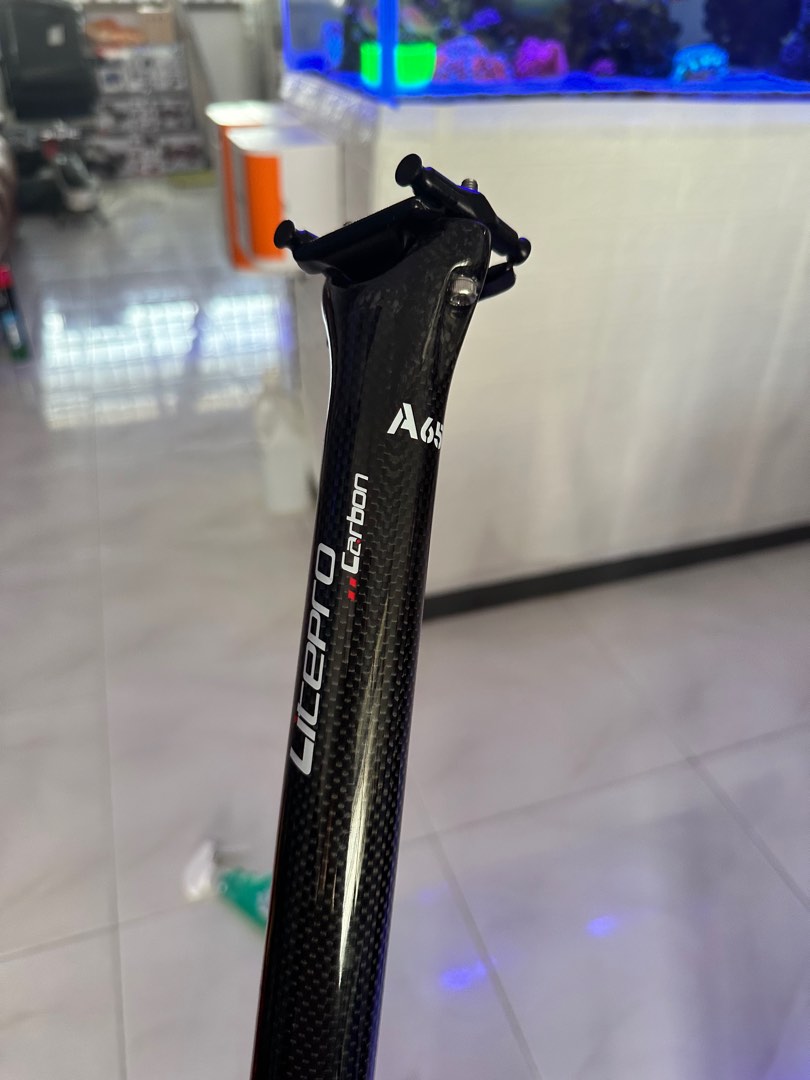 Seatpost carbon online sepeda lipat