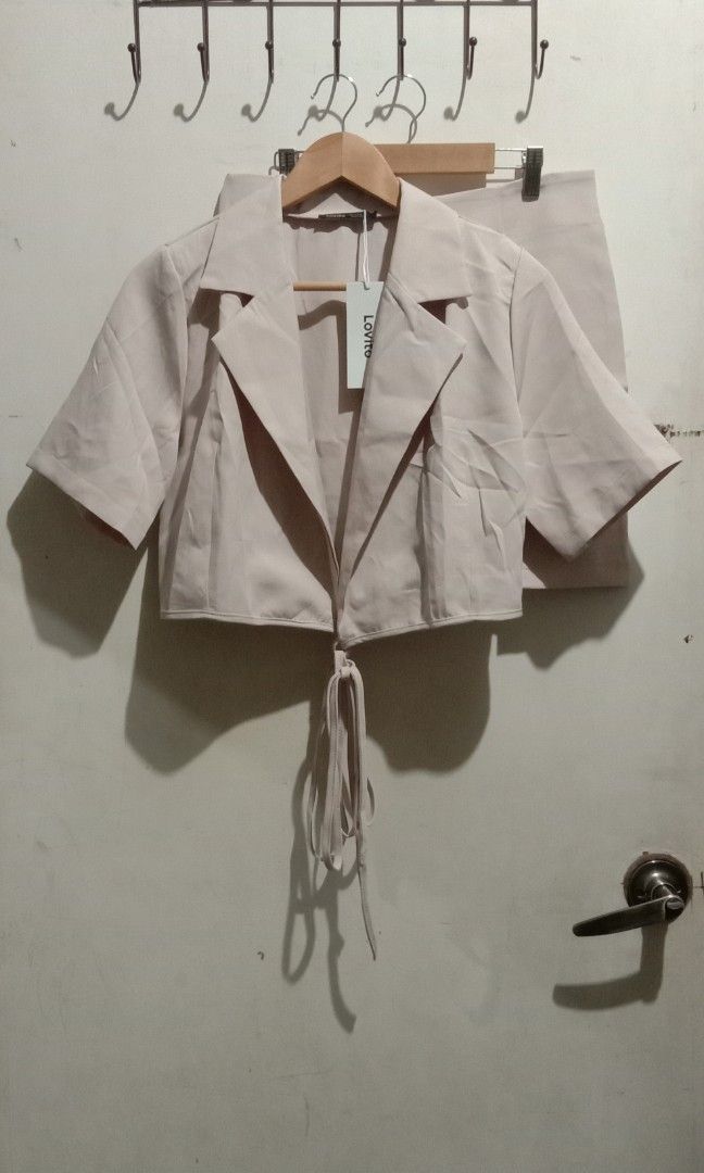 LOVITO FORMAL TOP AND SKIRT COORDINATES (Category: Sets or Coordinates) located in Dagupan City. Submitted by trendies_collection (Listing ID 1285175301, Image 1). Description: Brandnew with pouch Large to Semi Xl Medyo stretchy yung skirt niya No issue.
