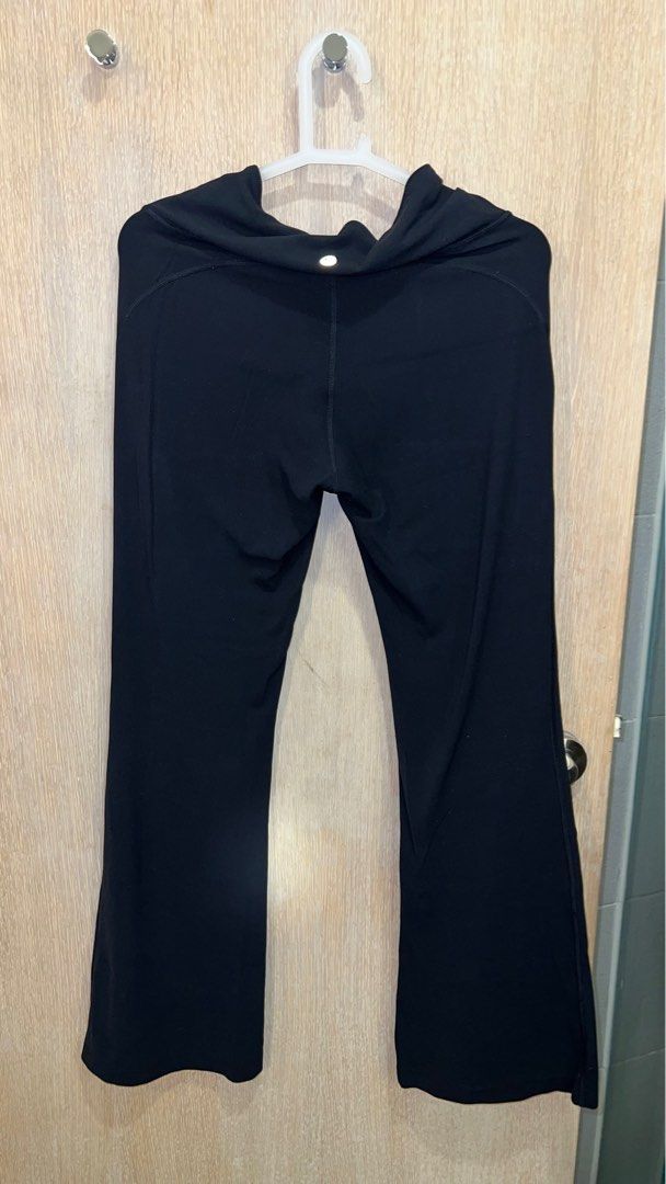 Lululemon (size 6) Groove Super-High-Rise Flared Pant Nulu, Women's  Fashion, Activewear on Carousell