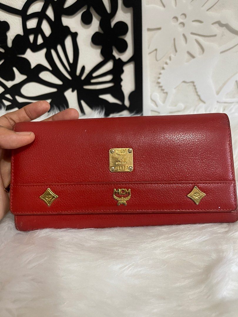 Mcm long wallet orig (Category: Luxury Bags & Wallets) located in Calamba. Submitted by angelspetdogs (Listing ID 1285074124, Image 2). Description: Original mcm long wallet in good condition.