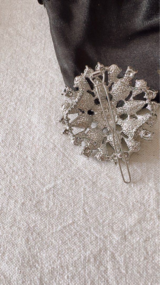 Mimco Pearl brooch Women s Fashion Accessories on Carousell