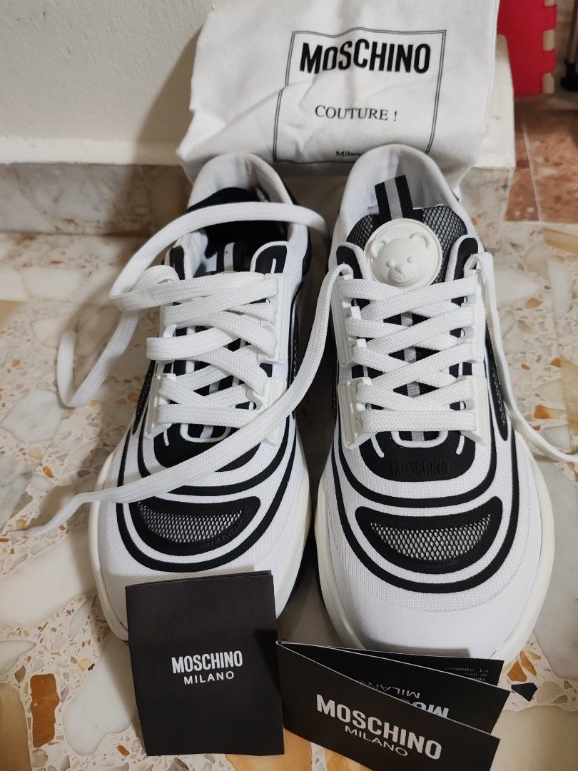 White hotsell moschino shoes