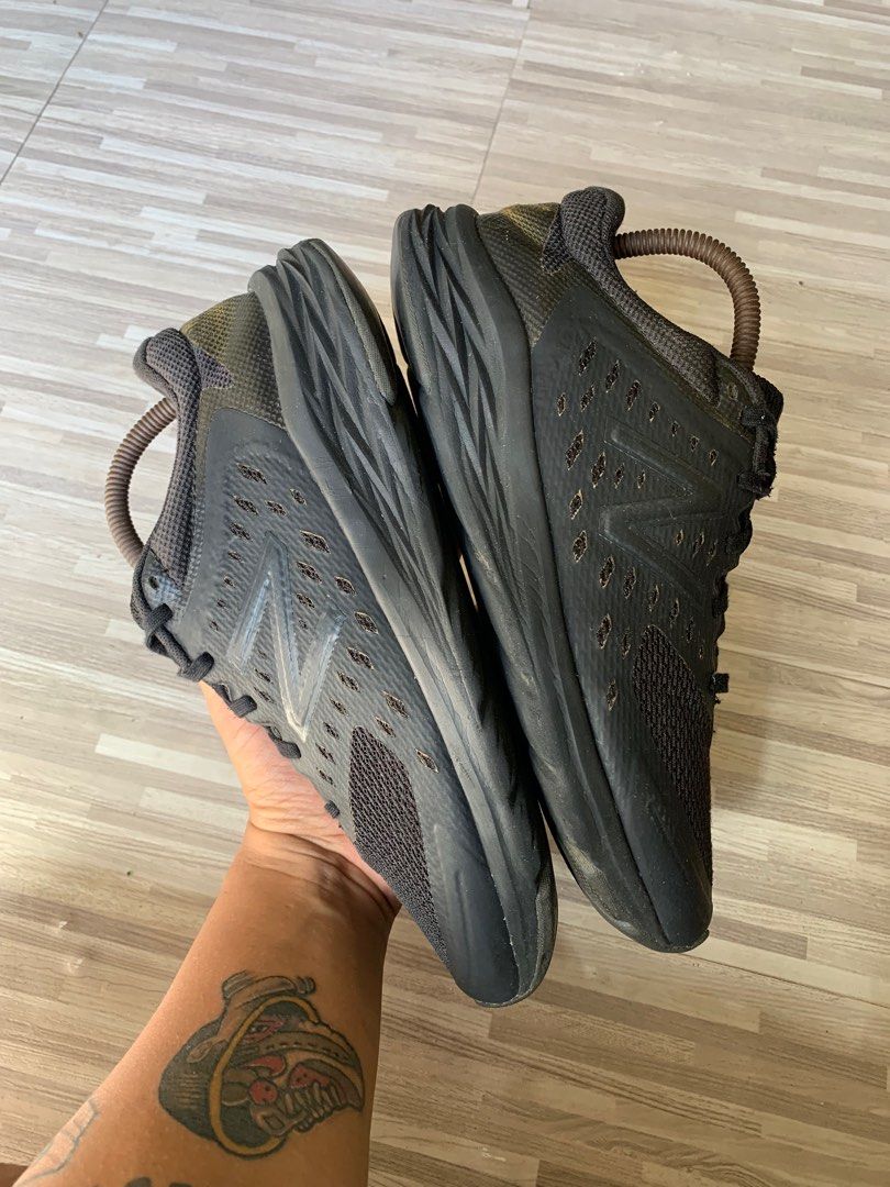 New Balance 860 Size 7.5 mens 9 womens Men s Fashion Footwear