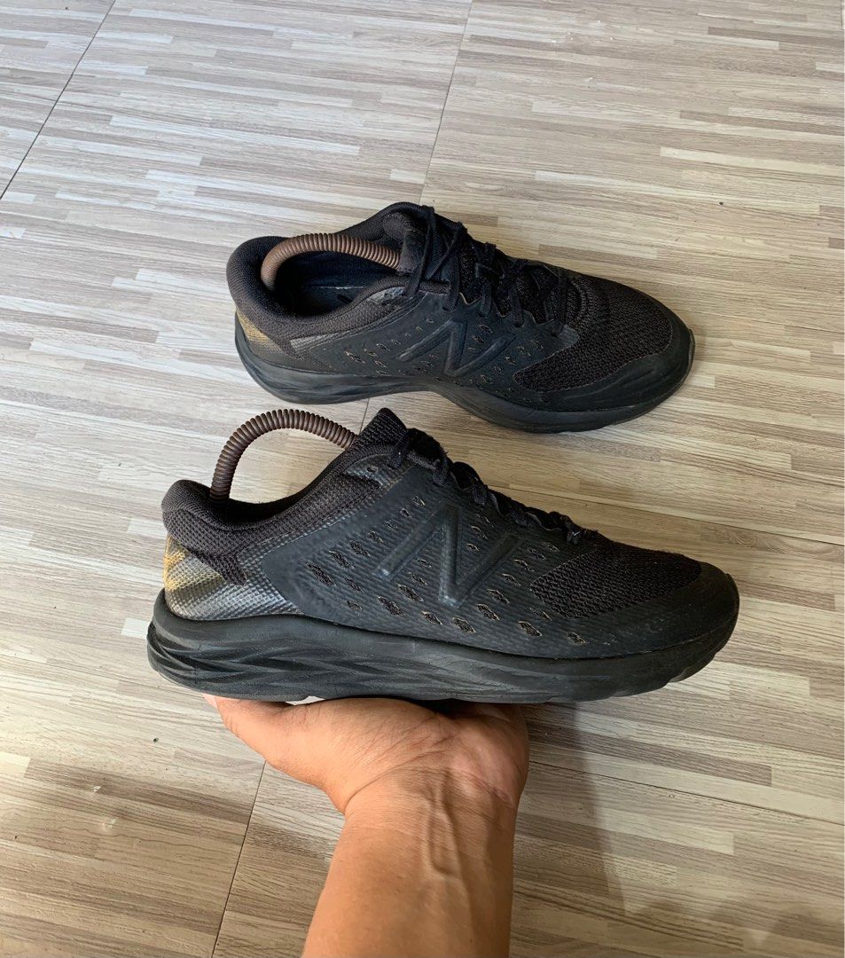 New Balance 860 Size 7.5 mens 9 womens Men s Fashion Footwear