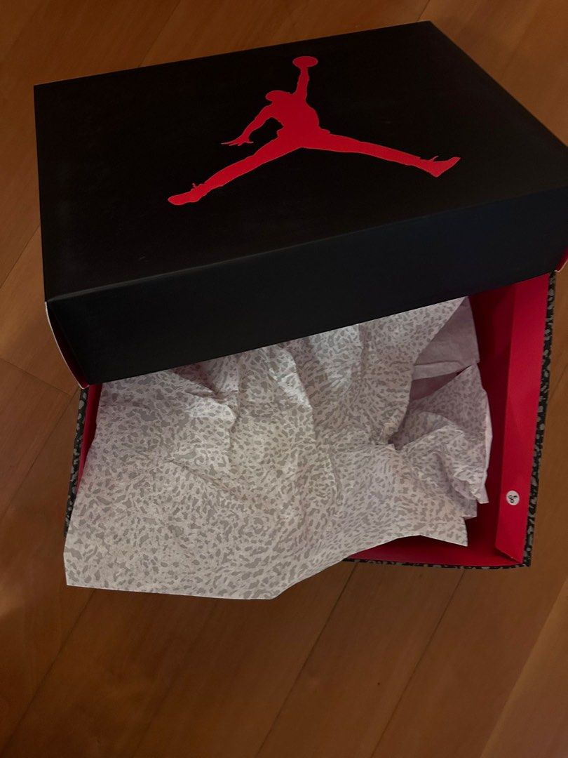 white jordan shoe box