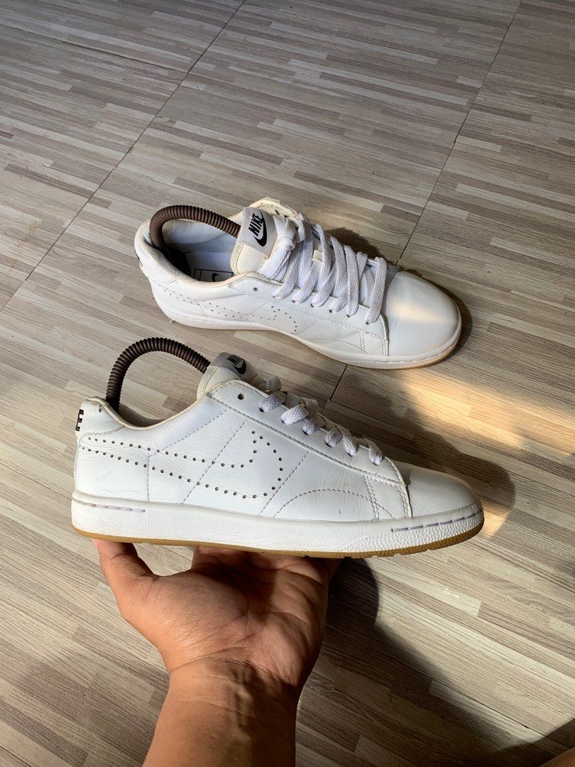 Nike tennis classic hot sale ultra leather women's shoe